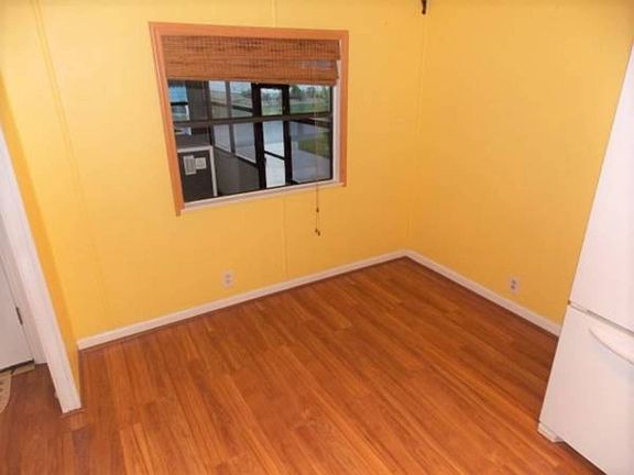 5th image of 209 Grove Ave