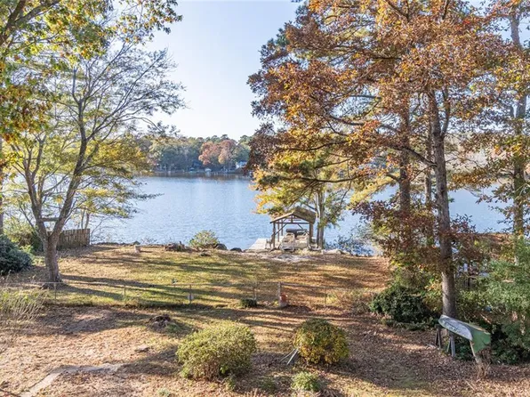 8704 Lake Dr, Snellville, GA 30039