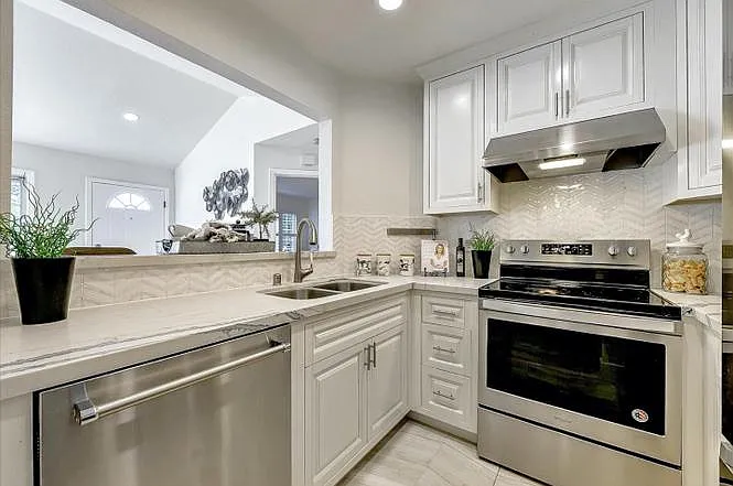 2 bed, 990 sqft, $3,200 — Photo 4