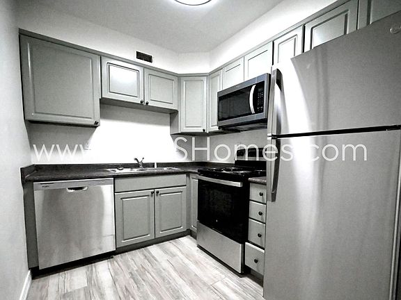 5th image of 131 Adkinson Dr