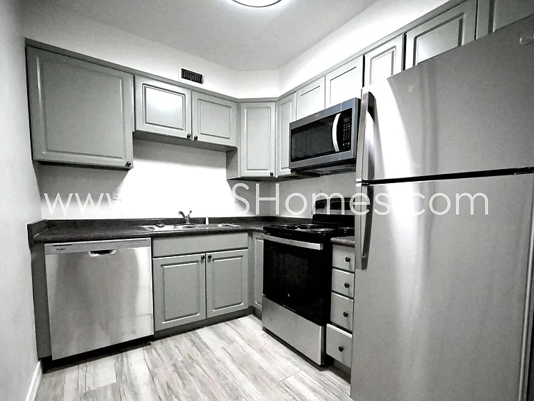 131 Adkinson Dr — Photo 5