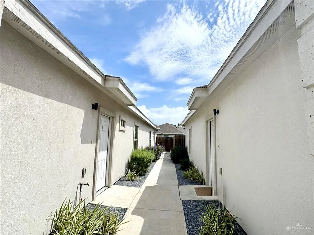 2 bed, 2.0 bath, 825 sqft, $1,050 — Photo 3