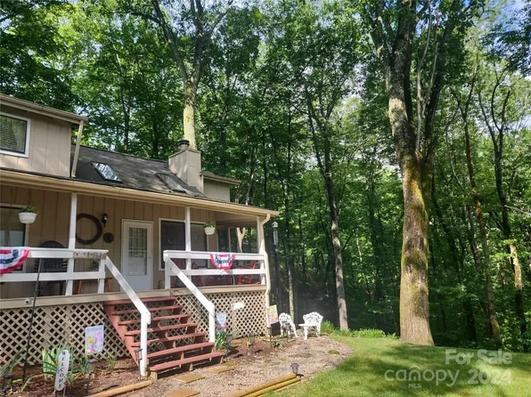 85 Lisa Ln, Maggie Valley, NC 28751