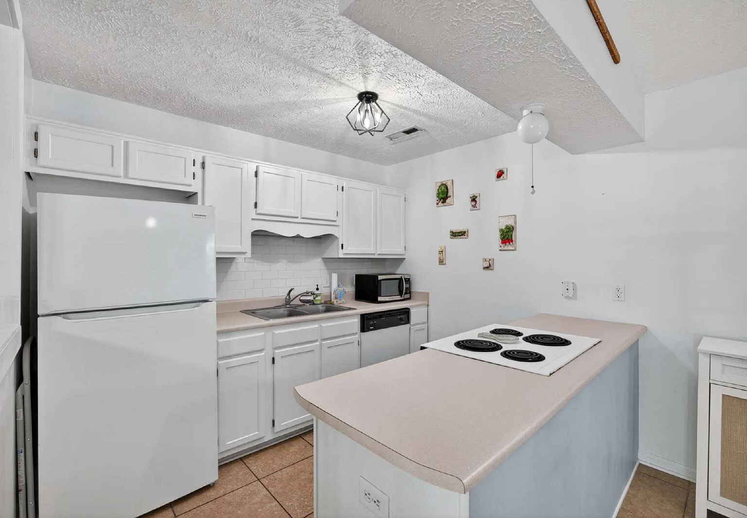 3 bed, 2.0 bath, 1250 sqft, $1,650 — Photo 4