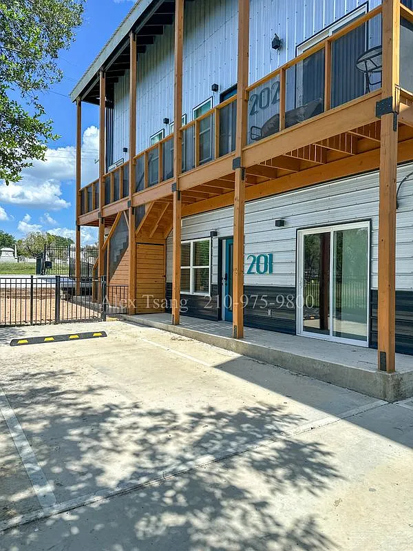 2 bed, 2.0 bath, 1132 sqft, $2,000 — Photo 1