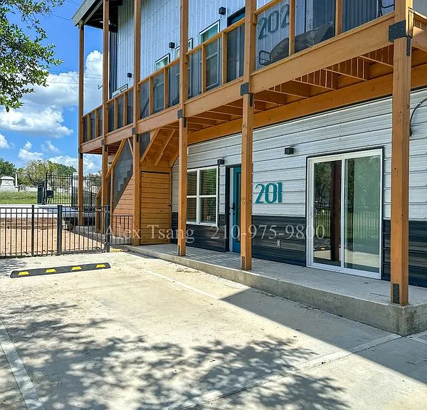 316 Toledo St #201 — Photo 1