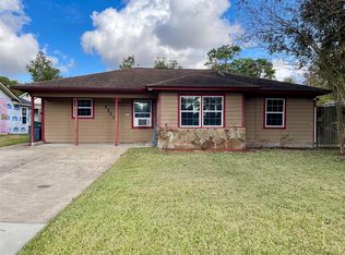 1113 Chevy Chase Dr, Angleton, TX 77515