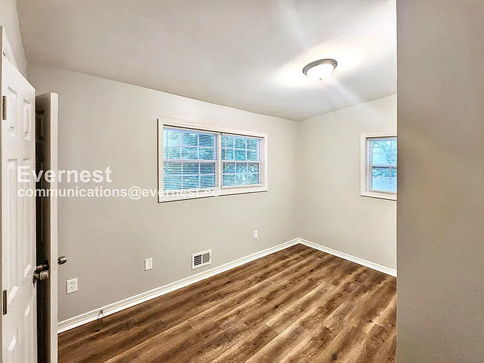 3024 Pasadena Dr — Photo 7