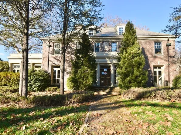 418 Longhill St, Springfield, MA 01108