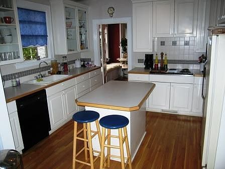 Kitchen with island