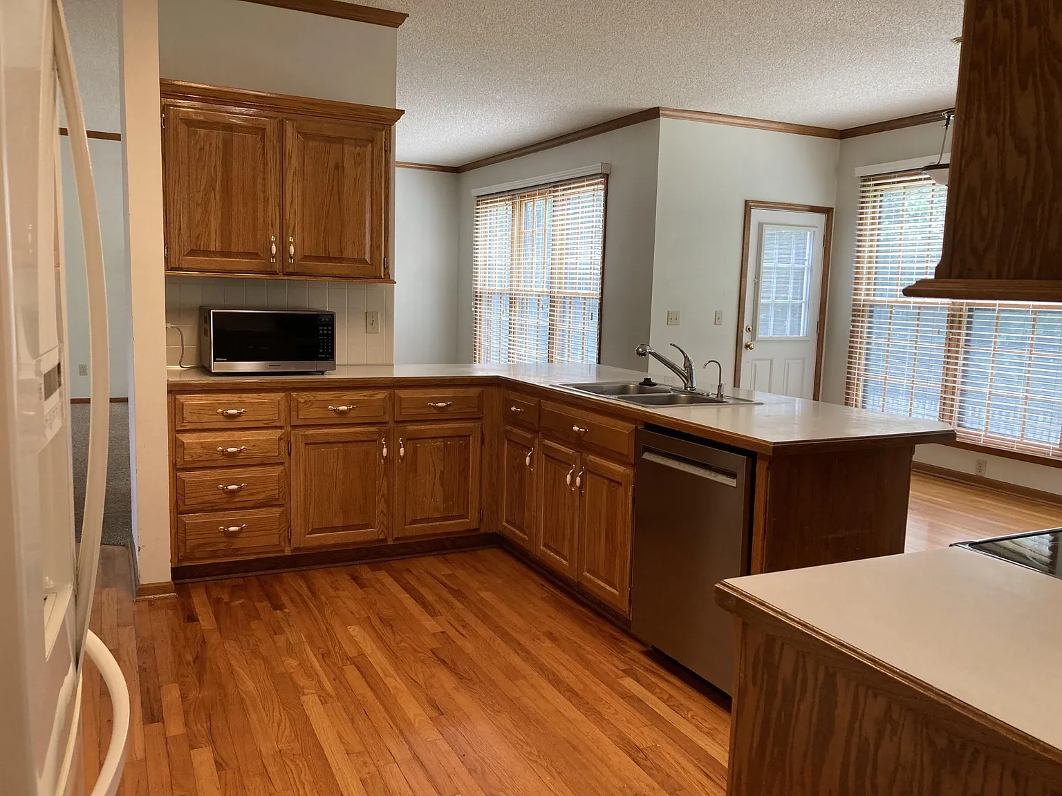 W 152nd Ter, Overland Park — Photo 4