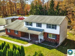 6 Summit Dr, Mount Pocono, PA 18344