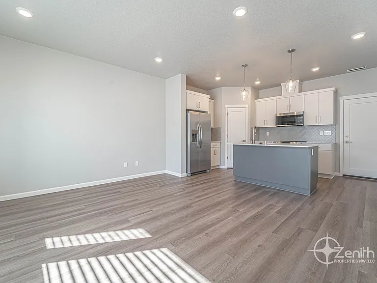 16334 NE 20th St — Photo 5