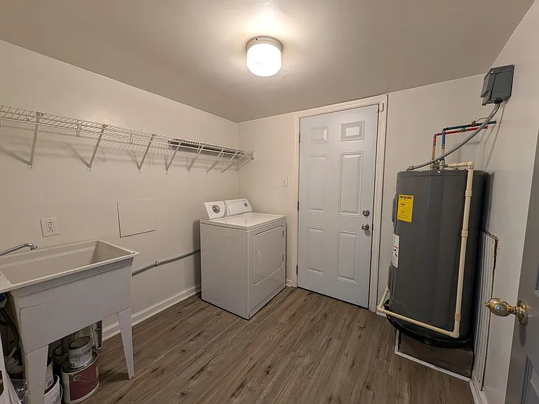 3704 Fairview St SW — Photo 9