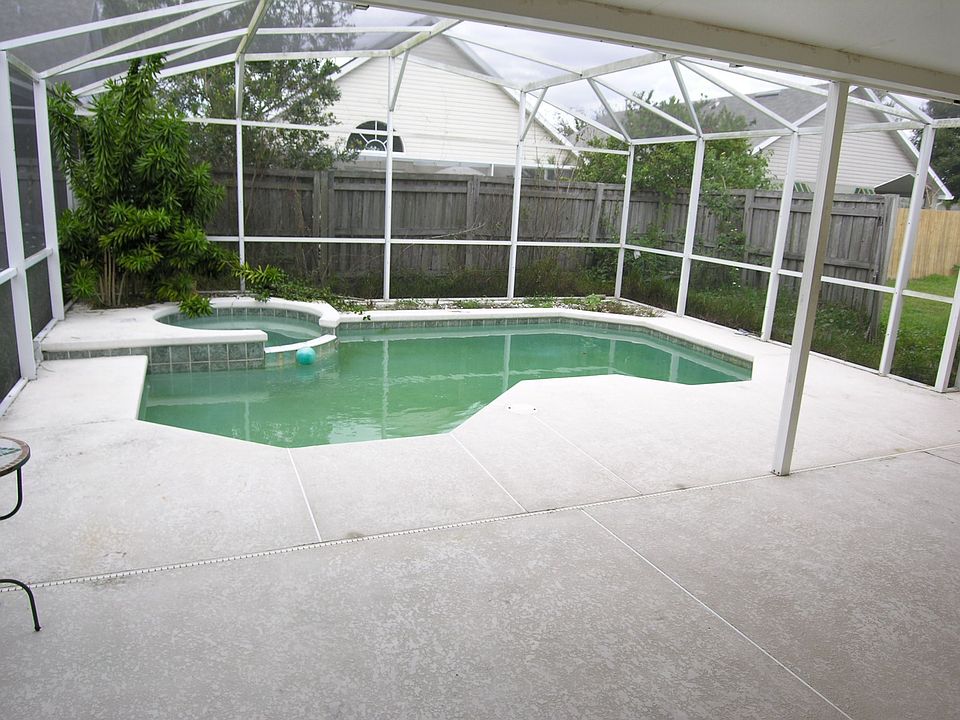 2nd image of 102 Hollingshead Loop