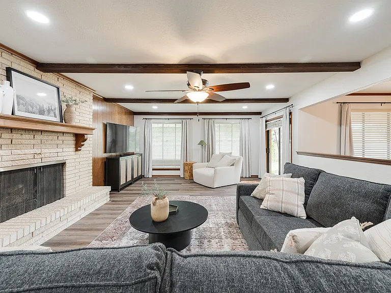 3121 Kent Dr — Photo 7