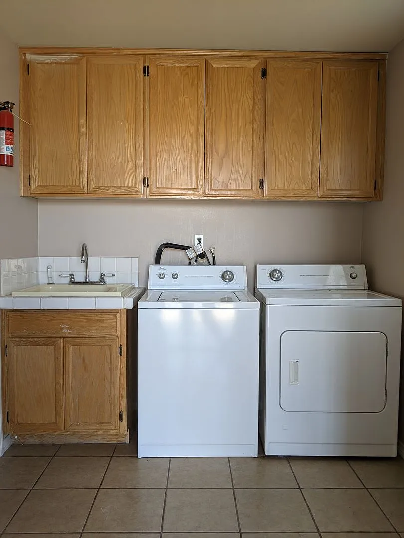8531 Columbine Ave — Photo 2