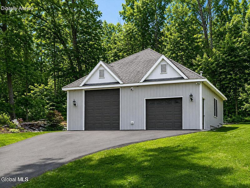 2nd image of 1306 Putnam Road