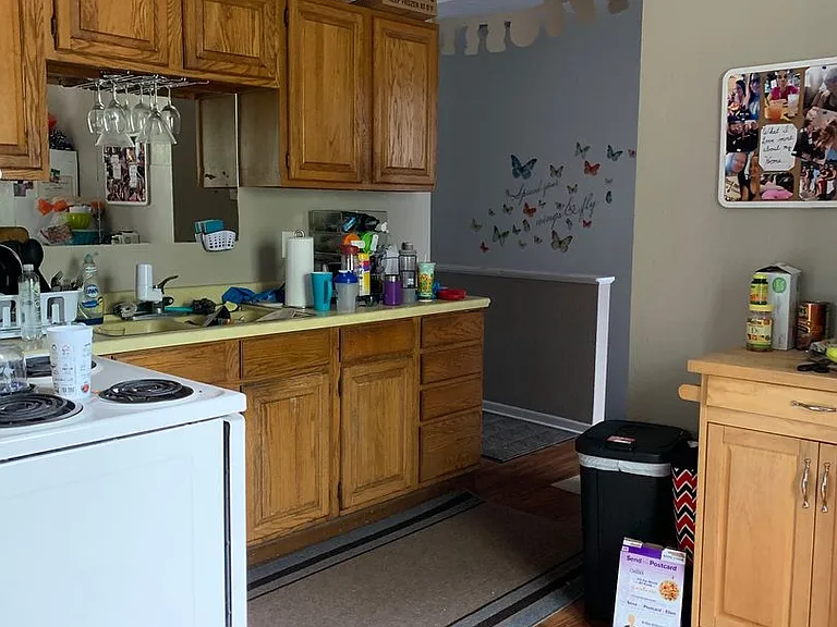 325 E Plum St — Photo 2
