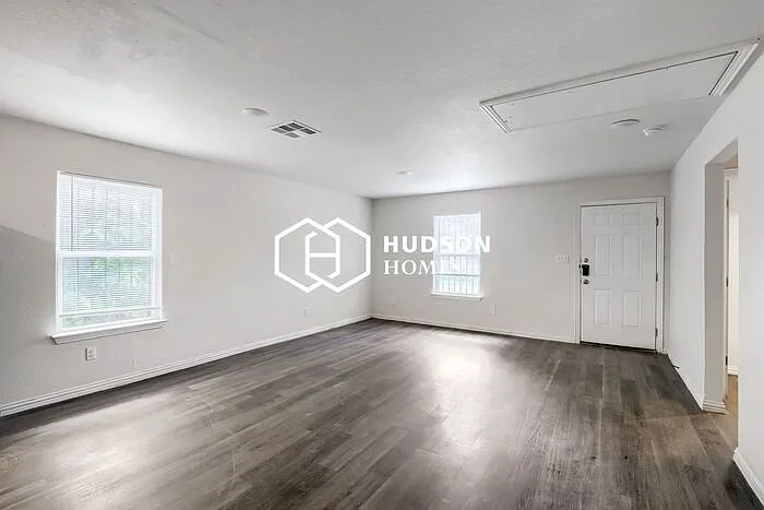 3 bed, 2.0 bath, 1090 sqft, $1,099 — Photo 3