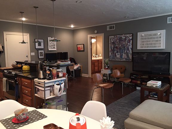 2nd image of 229 Ward Pkwy APT 202B