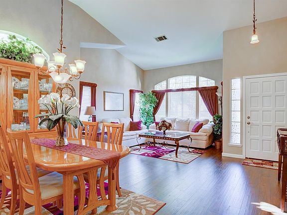 4th image of 568 Crownpointe Cir