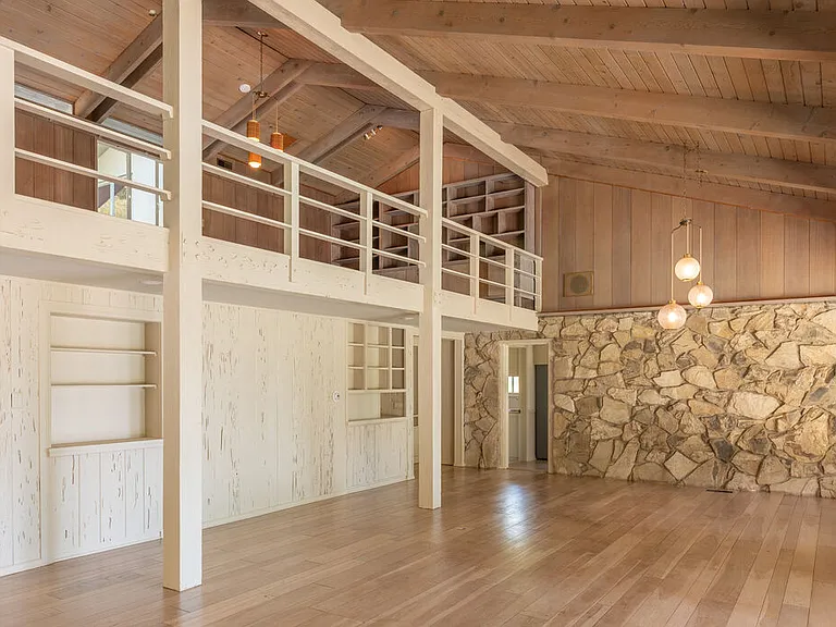 1365 N Wetherly Dr — Photo 5