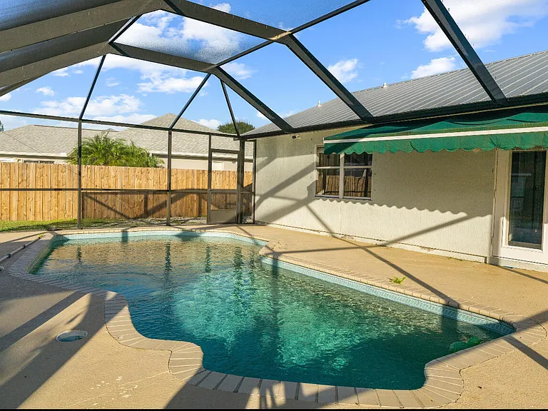 2230 SE Dill Ln — Photo 1
