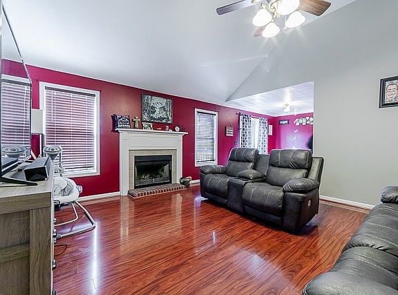 3rd image of 402 Athena Dr
