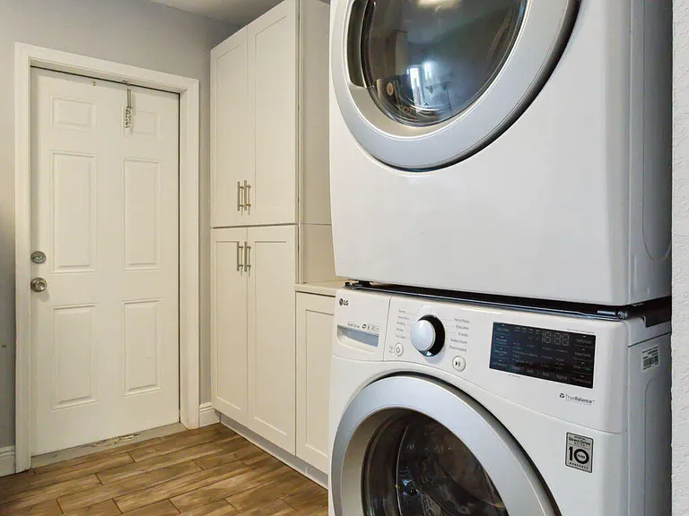 2227 NE 3rd Ave #2 — Photo 10