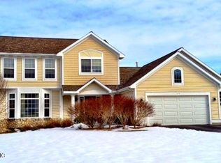 327 Sandy Ct, Holland, MI 49424