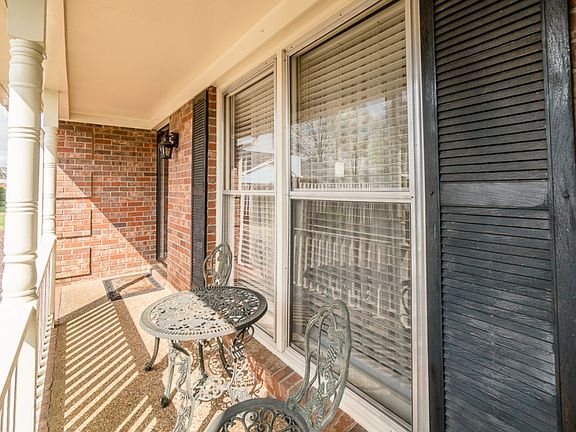 2nd image of 2105 River Chase Dr