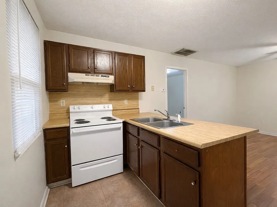 1170 Miller St #1