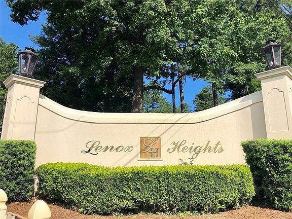 4th image of 1112 Pine Heights Dr NE Unit 1112