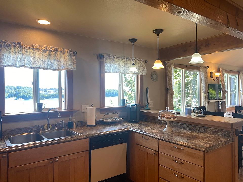 Lots of Space for meal Prep while Enjoying the View