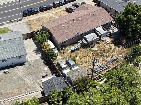 4th image of 7569 Brighton Dr