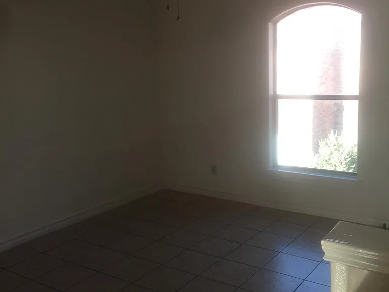 5005 San Francisco Ave — Photo 18