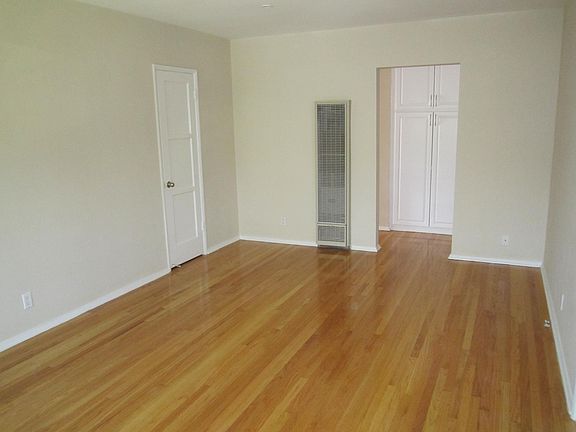4th image of 10509 Missouri Ave