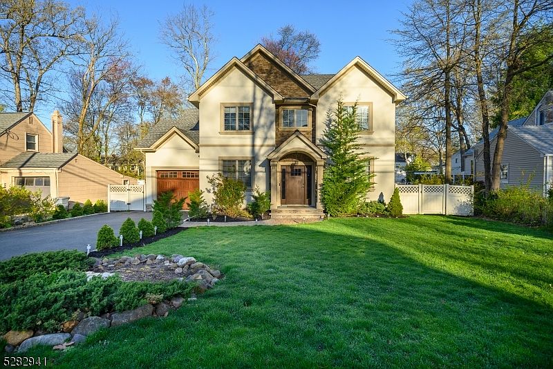 1st image of 21 Elmwood Dr