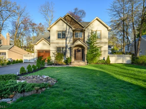 21 Elmwood Dr, Livingston Twp., NJ 07039