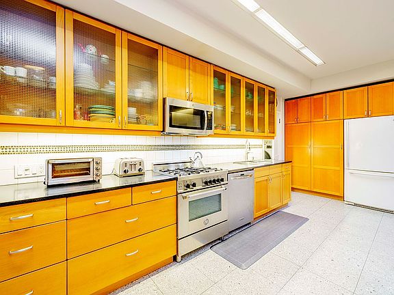 5th image of 11 W 18th St APT 5E