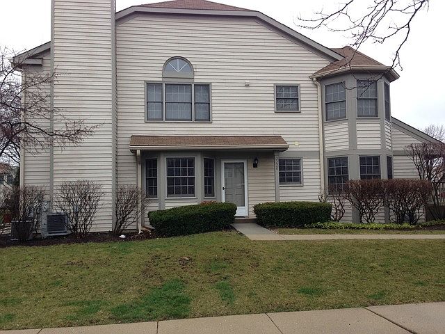 2nd image of 3220 N Carriageway Dr