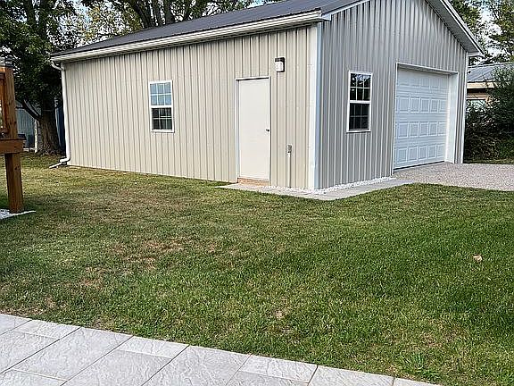 5th image of 1220 Riverview Dr