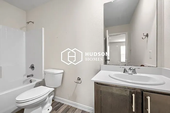 608 E 12th Ave — Photo 11