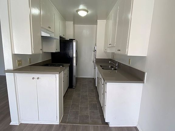 4th image of 10856 Rose Ave APT 202