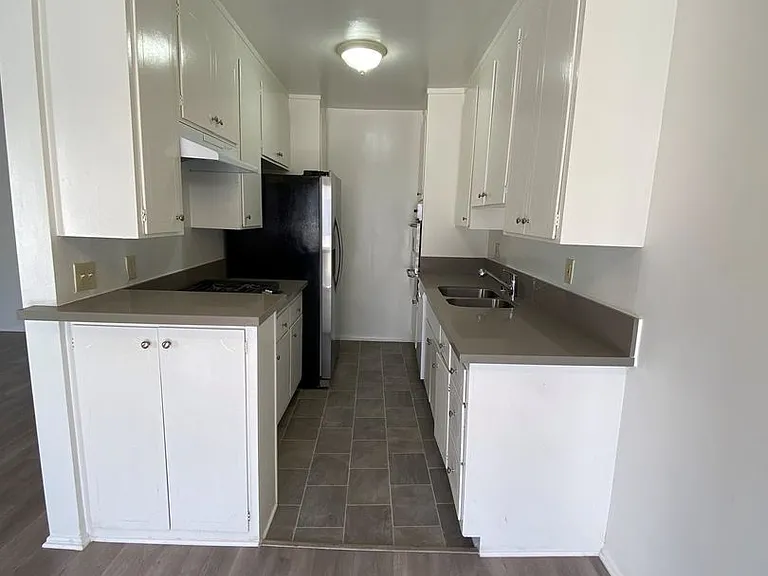 10856 Rose Ave — Photo 4