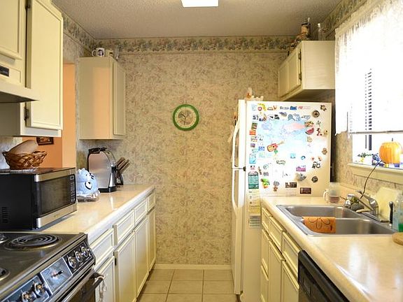5th image of 1100 Woodlawn Ave APT 20