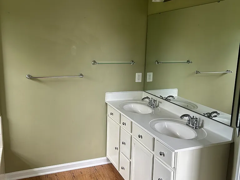 221 Woodstream Blvd — Photo 32