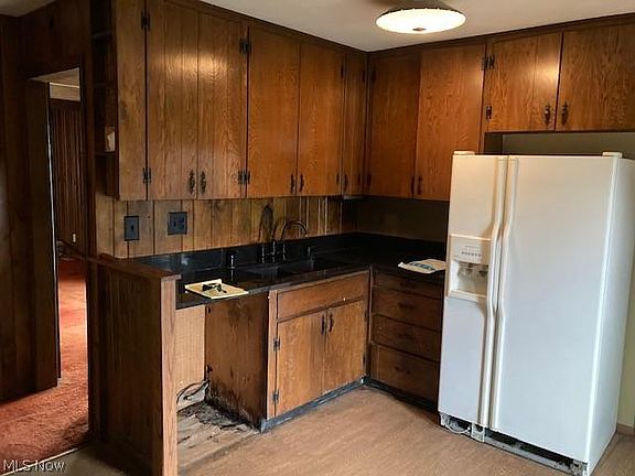 4th image of 557 Merrimak Dr