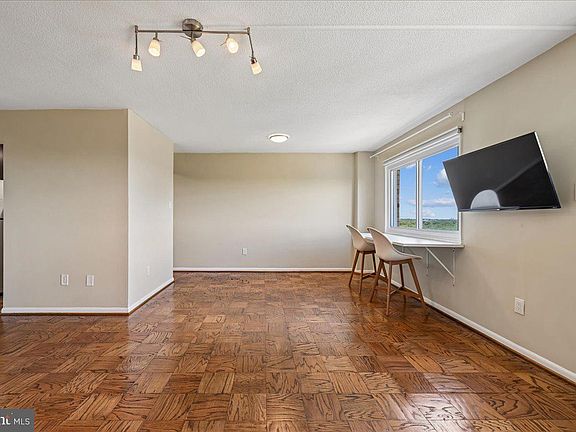 5th image of 1121 University Blvd W APT 1207